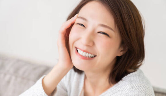 歯がボロボロで噛めないときはどうする?インプラント治療での解決法とは